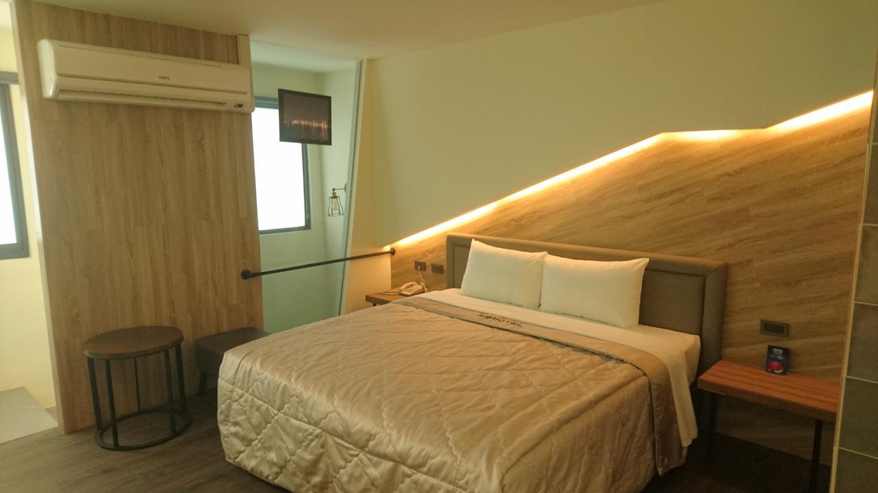 Travel Port Motel Kaohsiung Luaran gambar