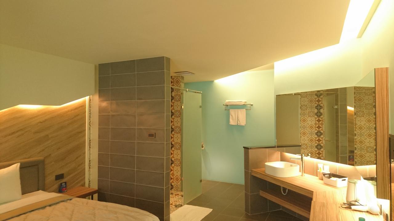 Travel Port Motel Kaohsiung Luaran gambar