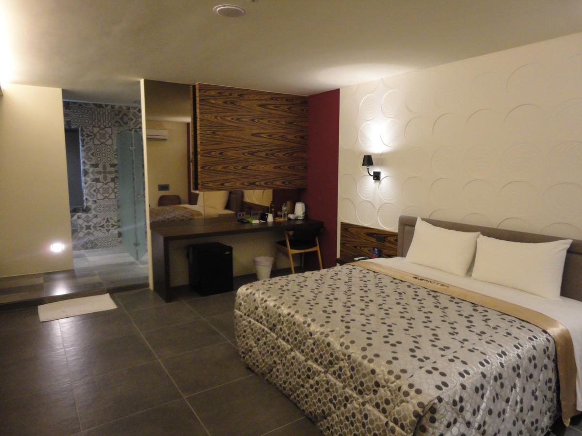 Travel Port Motel Kaohsiung Luaran gambar